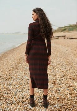 Next Damen Strandaccessoire - Berry -Next Verkäufe 2022 16132d72af0a414d85cac217f25b6f0e