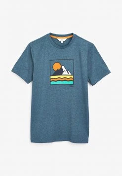 Next MOUNTAIN GRAPHIC - T-Shirt Print - Blue | Herren 7 Next MOUNTAIN GRAPHIC - T-Shirt Print - Blue | Herren -Next Verkäufe 2022 18a1d9662cda4cb89fc725317a1dc445