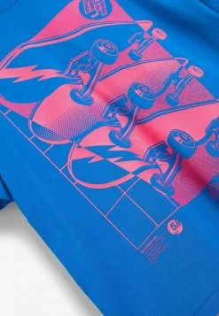Next Kinder GRAPHIC - T-Shirt Print - Cobalt Blue Skateboard -Next Verkäufe 2022 2259ddd3d73b488d8730111c8167de6e