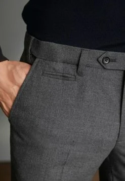 Next Herren SIGNATURE WITH MOTION FLEX WAISTBAND - Chino - Grey -Next Verkäufe 2022 27017f71dfc64114972093050c629eec