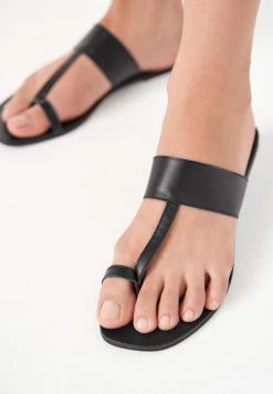 Next Damen Zehentrenner - Black 9 Next Damen Zehentrenner - Black -Next Verkäufe 2022 333f08e5fe234a35b9b5c5793e0b84f9