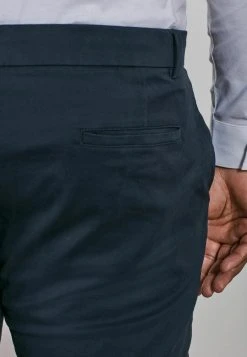 Next BIG TALL - Chino - Blue | Herren -Next Verkäufe 2022 38d36558b8934115bf6d93fd30892a96