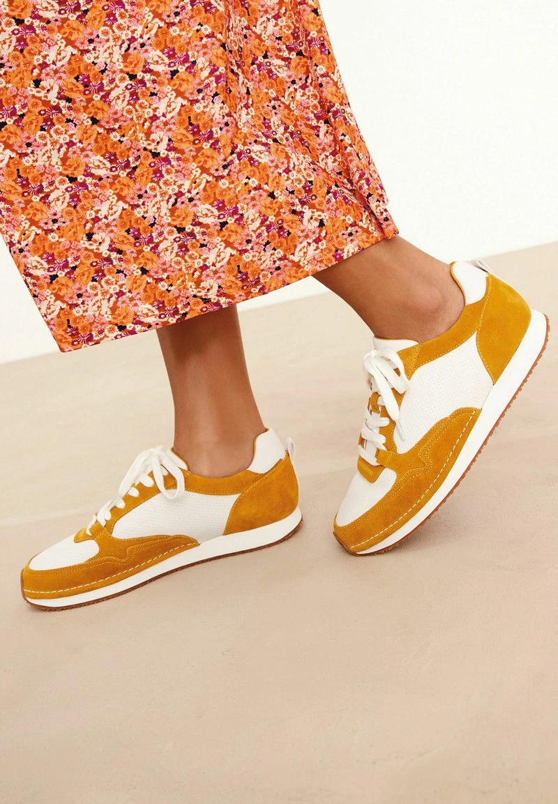 Next Damen FOREVER COMFORT RETRO STITCH JOGGER - Sneaker Low - Yellow 1 Next Damen FOREVER COMFORT RETRO STITCH JOGGER - Sneaker Low - Yellow