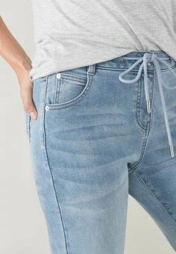 Next Damen Jeans Tapered Fit - Blue Denim -Next Verkäufe 2022 39fe7fe77d6f4b2d9a70b90552df57ea