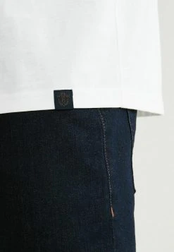 Next Herren BLOCKED - T-Shirt Print - White Blue Chevron -Next Verkäufe 2022 3d04c63bff3048f39958e72e2cbf3b80