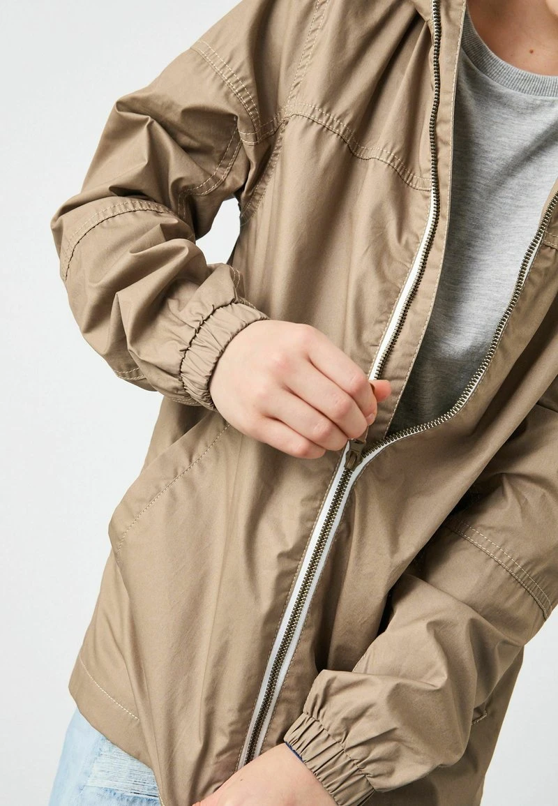 Next SHOWER RESISTANT - Regenjacke / Wasserabweisende Jacke - Neutral Brown | Kinder 2 Next SHOWER RESISTANT - Regenjacke / Wasserabweisende Jacke - Neutral Brown | Kinder – Bild 2