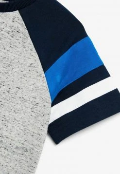 Next SHORT SLEEVE RAGLAN - T-Shirt Print - Grey/navy Blue | Kinder -Next Verkäufe 2022 3dc7c5b9f3ca4f0ba32f8bc36cc1680d