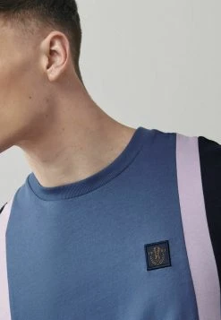 Next Herren BLOCKED - T-Shirt Print - Denim Blue Purple 8 Next Herren BLOCKED - T-Shirt Print - Denim Blue Purple -Next Verkäufe 2022 3f17632a073a4e6590ec2c0ae1c7a24c