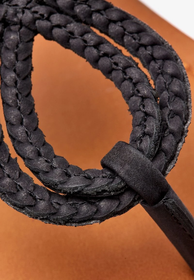 Next Damen ROSE GOLD REGULAR/WIDE FIT FOREVER COMFORT® DOUBLE PLAIT TOE TH - Zehentrenner - Black 6 Next Damen ROSE GOLD REGULAR/WIDE FIT FOREVER COMFORT® DOUBLE PLAIT TOE TH - Zehentrenner - Black – Bild 6