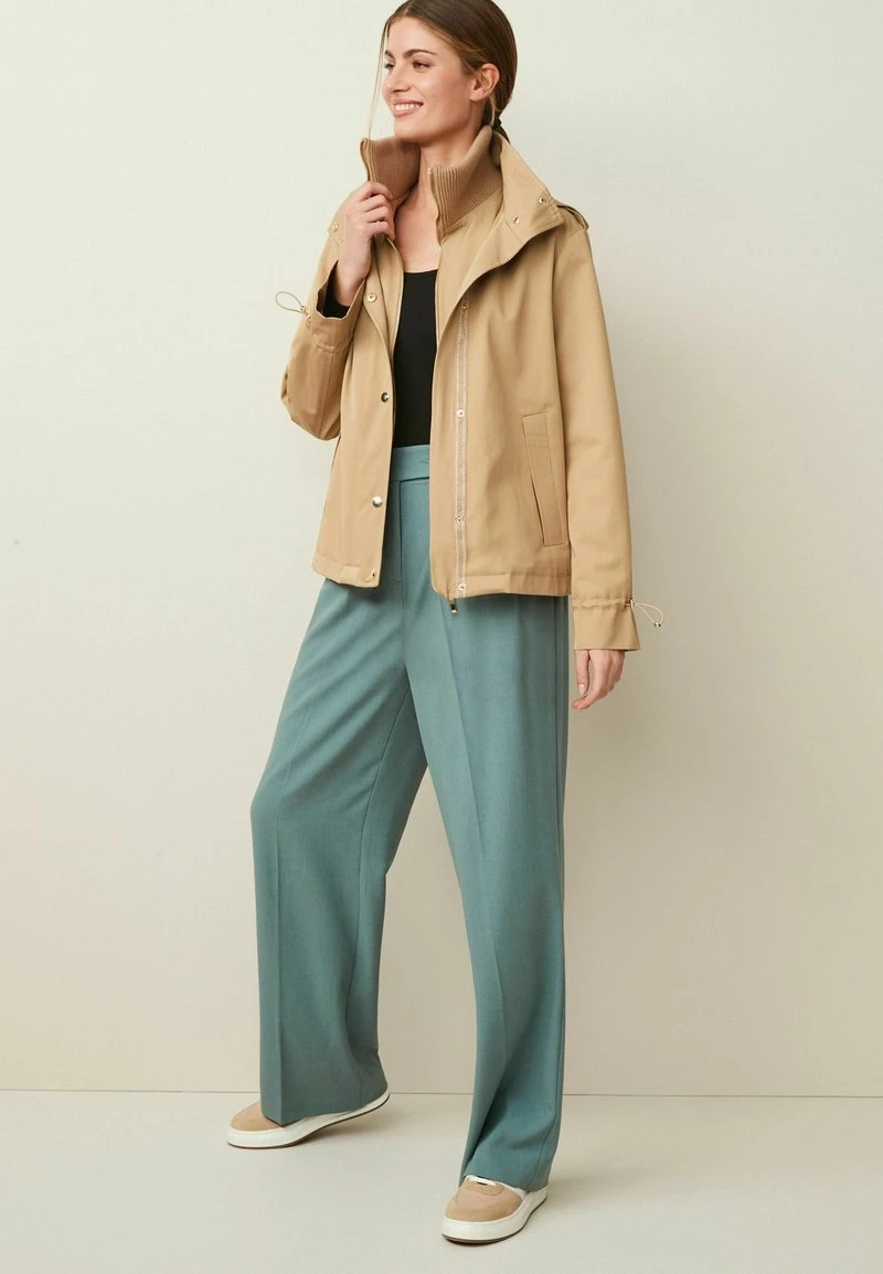 Next Damen SMART SHOWER RESISTANT - Regenjacke / Wasserabweisende Jacke - Camel 2 Next Damen SMART SHOWER RESISTANT - Regenjacke / Wasserabweisende Jacke - Camel – Bild 2