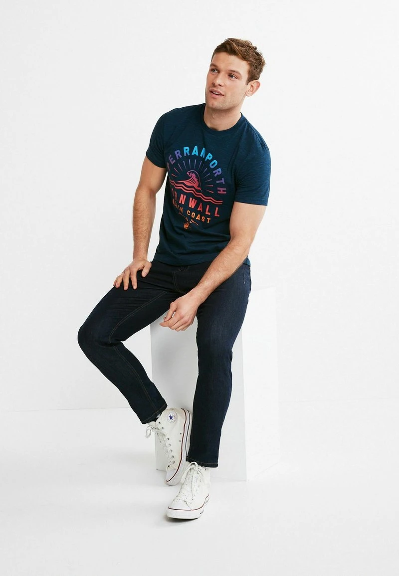 Next Herren GRAPHIC - T-Shirt Print - Navy Blue Cornwall 4 Next Herren GRAPHIC - T-Shirt Print - Navy Blue Cornwall – Bild 4