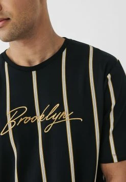 Next Herren T-Shirt Print - Black Gold Vertical -Next Verkäufe 2022 5db320e2a4b340bfb72b66a1996d9edc