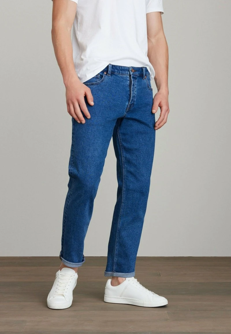 Next ESSENTIAL STRETCH - Jeans Tapered Fit - Blue Denim | Herren 2 Next ESSENTIAL STRETCH - Jeans Tapered Fit - Blue Denim | Herren – Bild 2