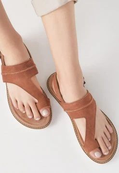 Next Damen Zehentrenner - Tan 9 Next Damen Zehentrenner - Tan -Next Verkäufe 2022 73bbde482b214256bc6ad194676bb995