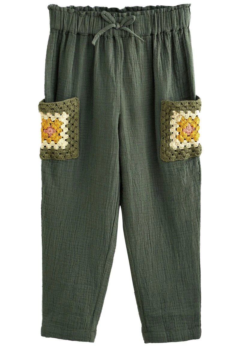 Next Kinder CROCHET POCKET - Stoffhose - Khaki Green 2 Next Kinder CROCHET POCKET - Stoffhose - Khaki Green – Bild 2