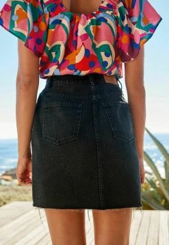 Next Damen RIPPED DENIM MINI - Jeansrock - Black -Next Verkäufe 2022 7c4db50d985f46f89b3fd1e69b7a93f8