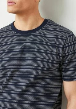 Next Herren T-Shirt Print - Navy Blue Textured -Next Verkäufe 2022 9c194c47ba3645c195ab3cdaa5e89c06