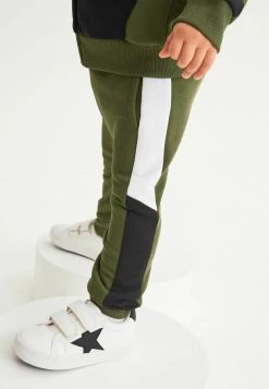 Next Kinder SET - Trainingsanzug - Green -Next Verkäufe 2022 b5d8bc2b7a4f436b8237594e96febb96