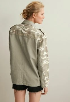 Next Damen SAVANNAH MILLER CAMO - Übergangsjacke - Khaki Green -Next Verkäufe 2022 ba2d743662a0412b89416f960fbd211d