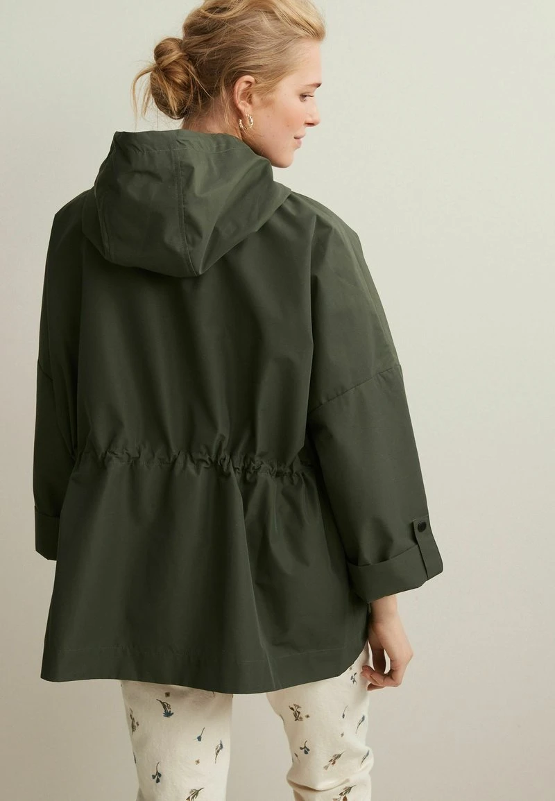 Next Damen SAVANNAH MILLER FRONT - Regenjacke / Wasserabweisende Jacke - Khaki Green 3 Next Damen SAVANNAH MILLER FRONT - Regenjacke / Wasserabweisende Jacke - Khaki Green – Bild 3