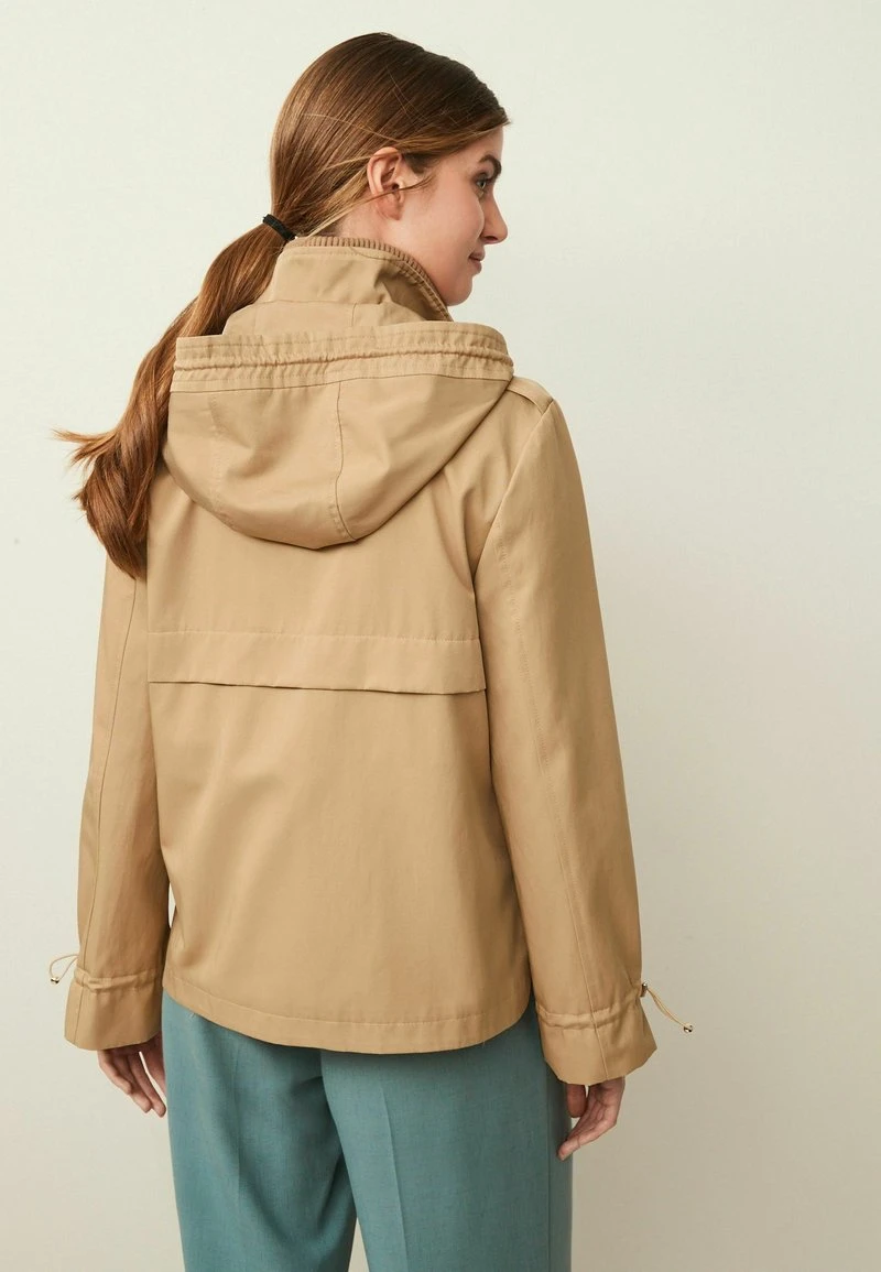 Next Damen SMART SHOWER RESISTANT - Regenjacke / Wasserabweisende Jacke - Camel 3 Next Damen SMART SHOWER RESISTANT - Regenjacke / Wasserabweisende Jacke - Camel – Bild 3