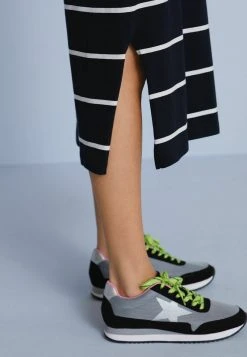 Next Damen SHORT SLEEVE - Jerseykleid - Black White Stripe -Next Verkäufe 2022 cbe8b8b09c8a4536bdaa2ced53f1351d