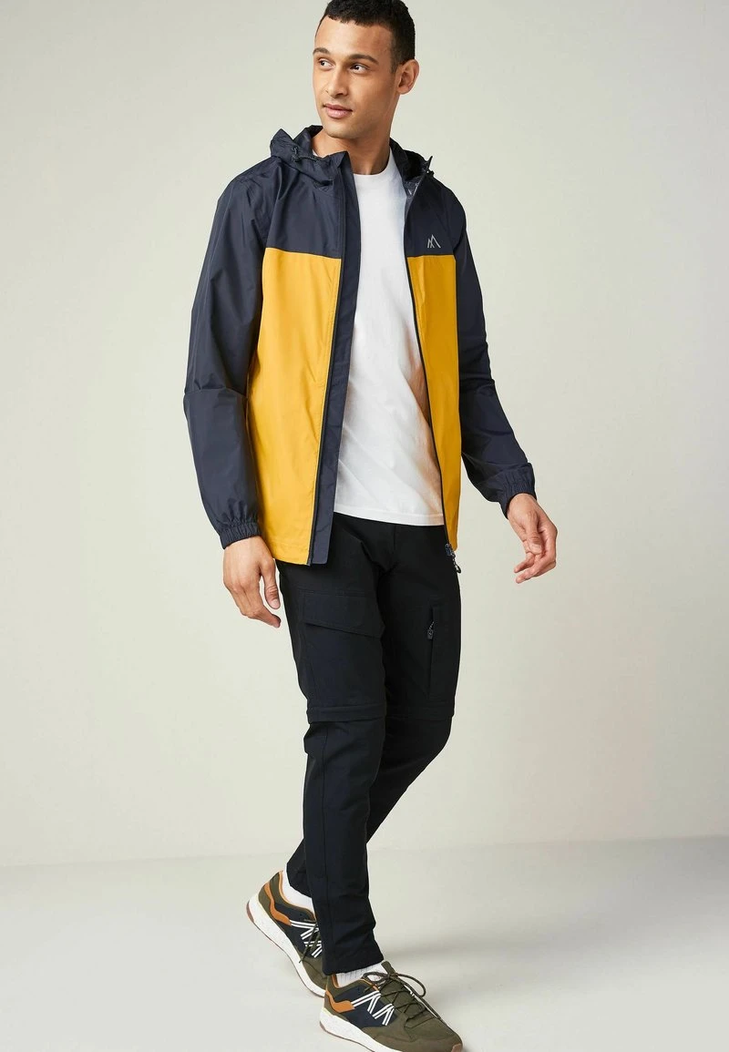 Next PACKABLE - Regenjacke / Wasserabweisende Jacke - Navy Blue Yellow | Herren 2 Next PACKABLE - Regenjacke / Wasserabweisende Jacke - Navy Blue Yellow | Herren – Bild 2