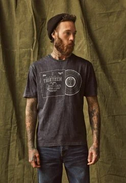 Next Herren GRAPHIC - T-Shirt Print - Multi Coloured -Next Verkäufe 2022 de2b61762d6a463597ebb5eec49eb1ed