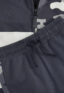 Next Kinder Sweatjacke - Monochrome Camouflage -Next Verkäufe 2022 dfd410b6db21443c81e1fa2e01d7baec