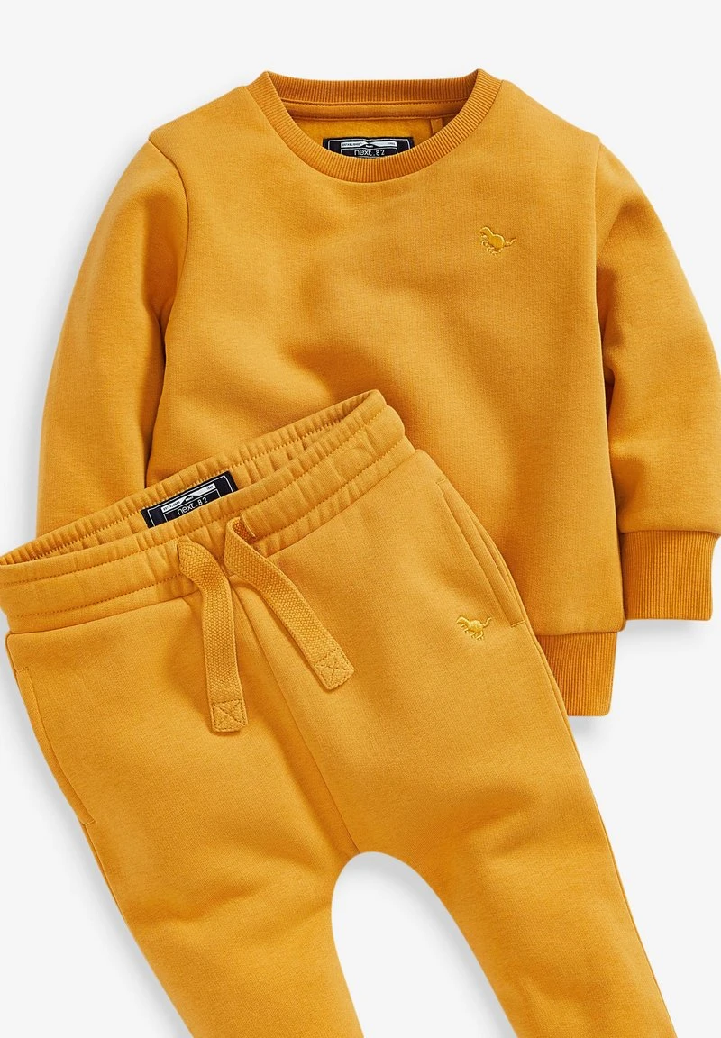 Next Kinder SET - Trainingsanzug - Ochre 3 Next Kinder SET - Trainingsanzug - Ochre – Bild 3
