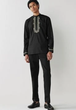 Next Herren EMBROIDERED REGULAR LENGTH KURTA - Hemd - Black -Next Verkäufe 2022 ed4b8904a0324723990b8aec89d14e81