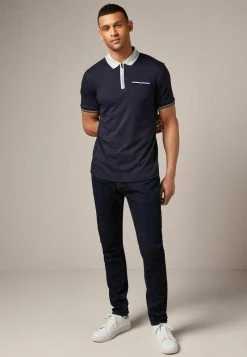 Next Herren Poloshirt - Navy Blue Zip Neck -Next Verkäufe 2022 f94f8108275b4001b70774539b65f286
