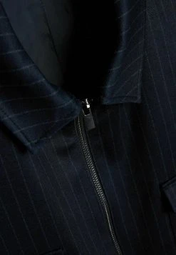 Next Herren STRIPE MOTION FLEX - Leichte Jacke - Navy Blue -Next Verkäufe 2022 fdb60a400d29435484a80970db720322